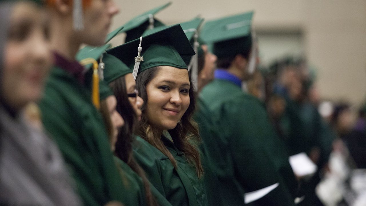 Veintiocho bachilleres sustentan su tesis en el primer semestre del año
