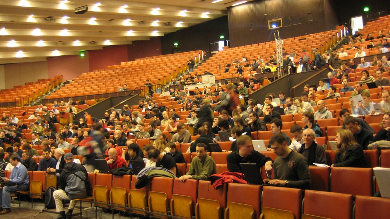 Docentes se capacitan en evaluación por competencias durante el receso académico